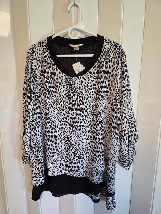 CJ Banks Tops - CJ Banks Women’s 2X Black White Animal Print Scoop Neck Long Sleeve Blouse
